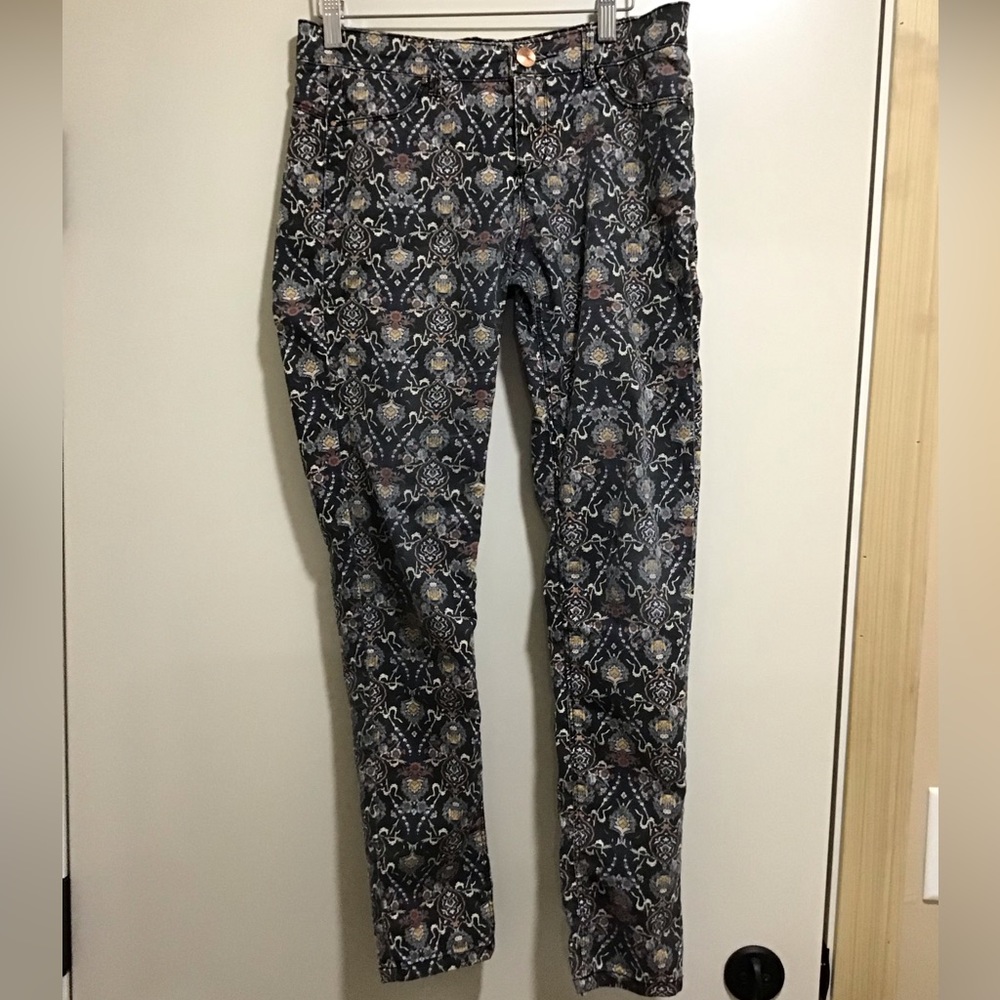 Pre-loved Stradivarius Floral Pants in Size 4